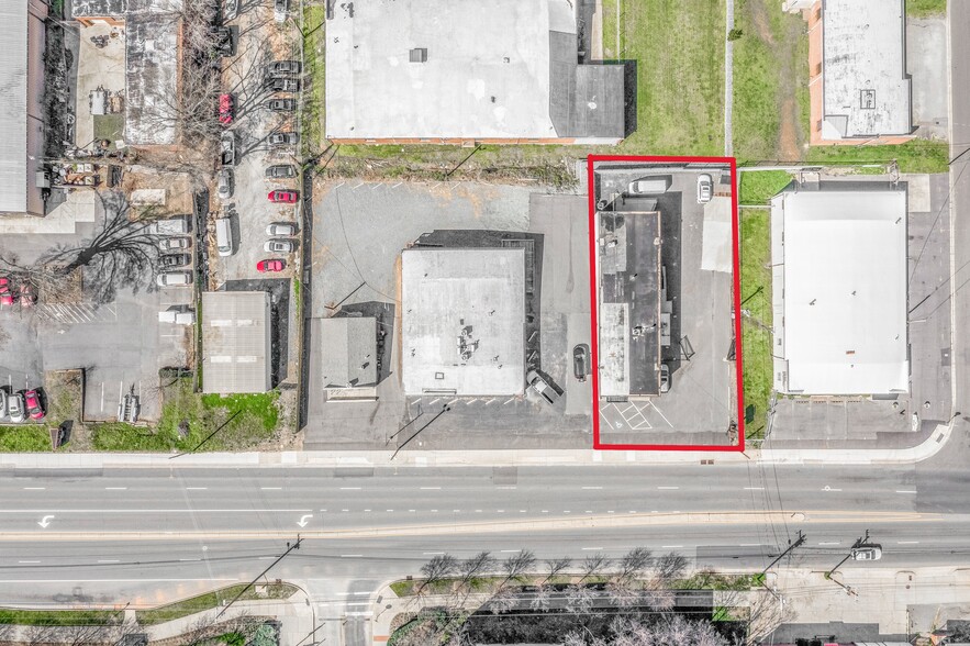3110 S Tryon St, Charlotte, NC à louer - Photo de l’immeuble – Image 3 sur 19