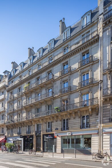 Rue Etienne Marcel, Paris à louer - Photo de l’immeuble – Image 3 sur 8