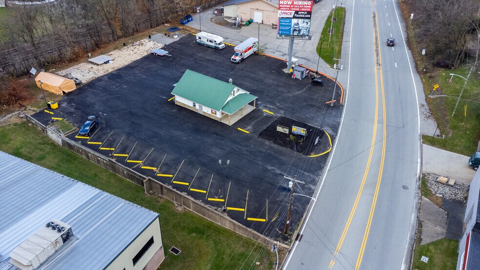 702 Industrial Blvd, Latrobe, PA à vendre - Photo de l’immeuble – Image 2 sur 58