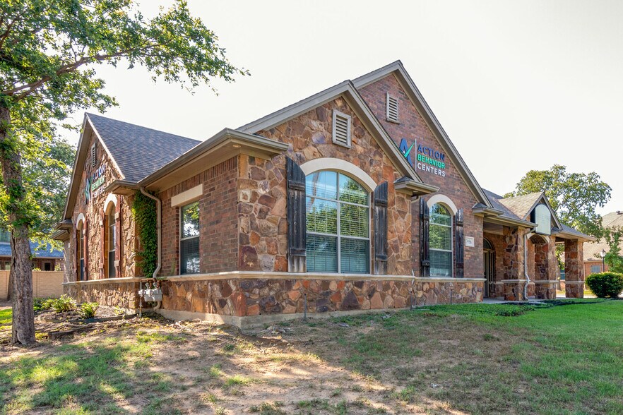 7956 Davis Blvd, North Richland Hills, TX à louer - Photo de l’immeuble – Image 2 sur 7