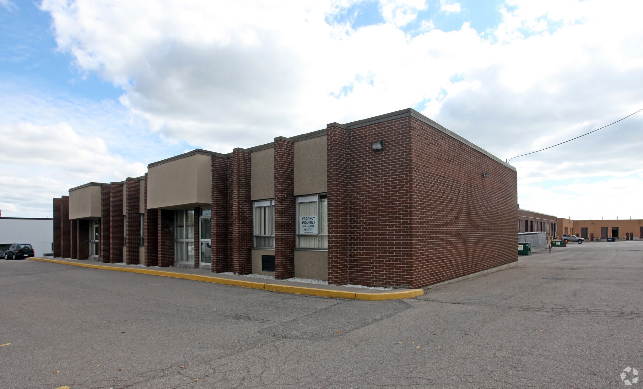 595 Wentworth St E, Oshawa, ON à louer Photo principale– Image 1 sur 3
