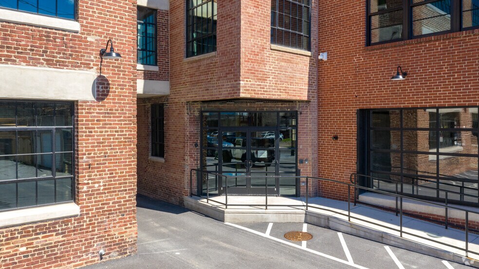 37 W Cross St, Baltimore, MD à louer - Photo de l’immeuble – Image 3 sur 19