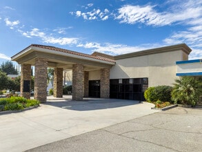 537 S Glendora Ave, West Covina, CA à louer Photo de l’immeuble– Image 1 sur 22