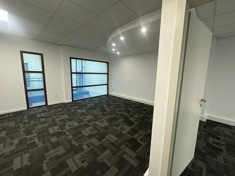 Bureau dans Strasbourg à louer - Photo de l’immeuble – Image 3 sur 12