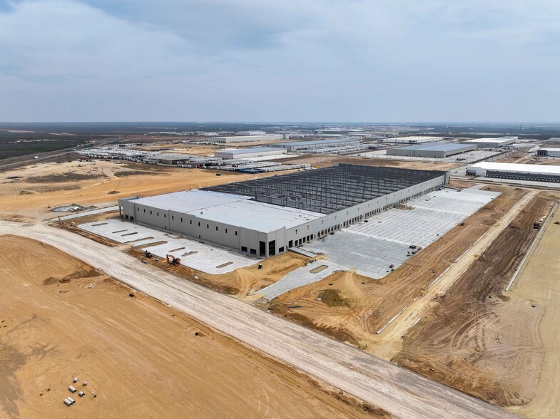 Pinnacle Logistics Center, Laredo, TX à louer - Photo de l’immeuble – Image 2 sur 4