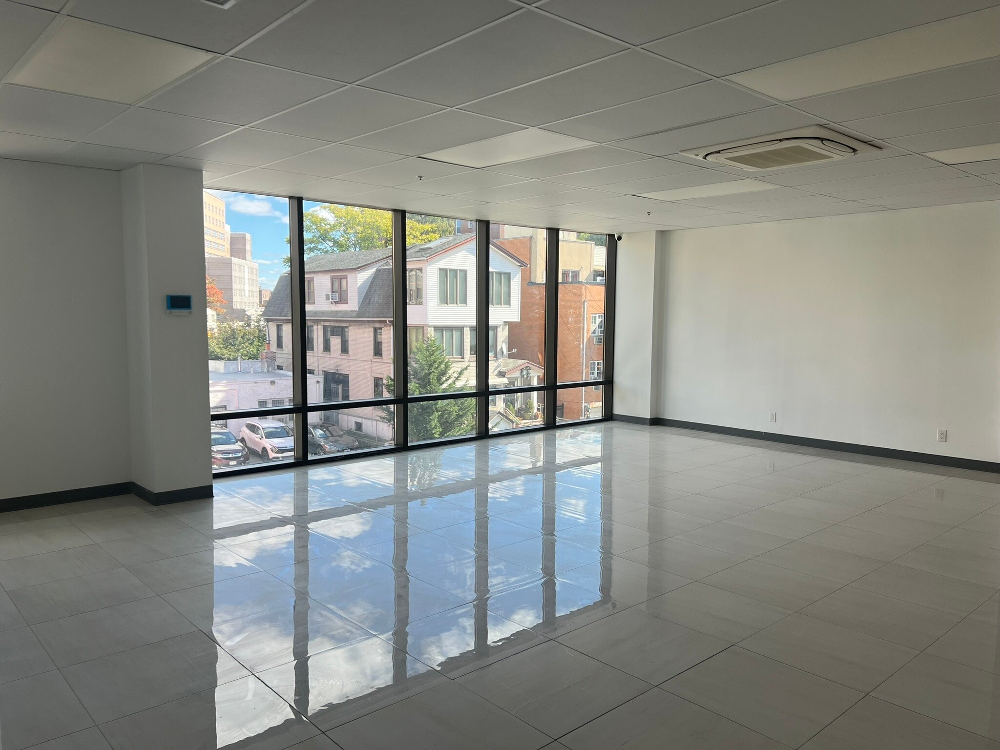 4112 77th St, Elmhurst, NY à louer Photo intérieure– Image 1 sur 4