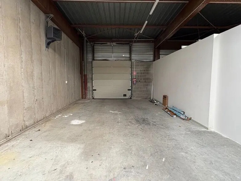 Bureau dans Bron à louer - Photo intérieure – Image 3 sur 12