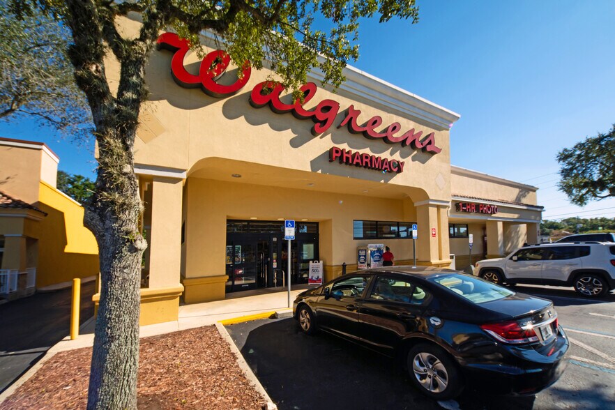 11-55 University Blvd N, Jacksonville, FL à louer - Photo de l’immeuble – Image 3 sur 9