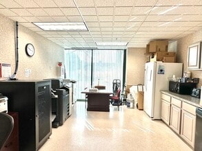 8001 Broadway, Merrillville, IN à louer Photo intérieure– Image 2 sur 3