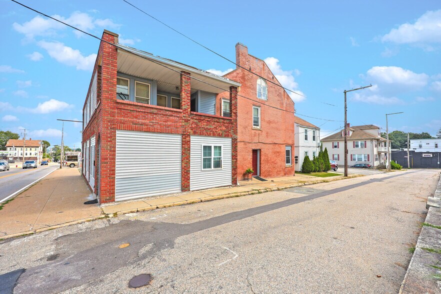 292 S Main St, Woonsocket, RI à vendre - Photo de l’immeuble – Image 3 sur 9