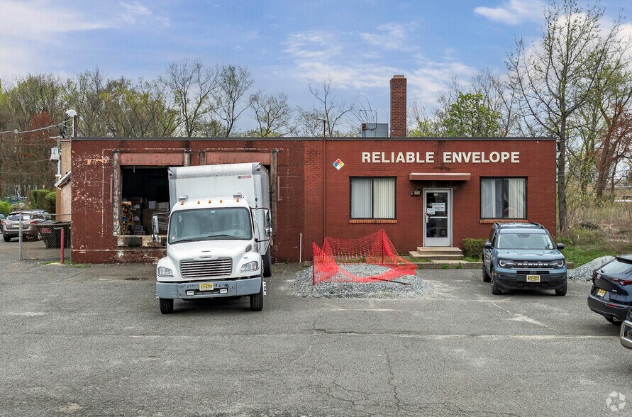 85 Main Ave, Elmwood Park, NJ à louer - Photo de l’immeuble – Image 3 sur 12