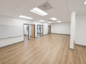 10537 Santa Monica Blvd, Los Angeles, CA à louer Photo intérieure– Image 2 sur 6