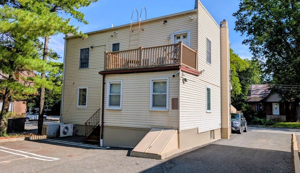 24 Farview Ter, Paramus, NJ à vendre - Photo de l’immeuble – Image 2 sur 38