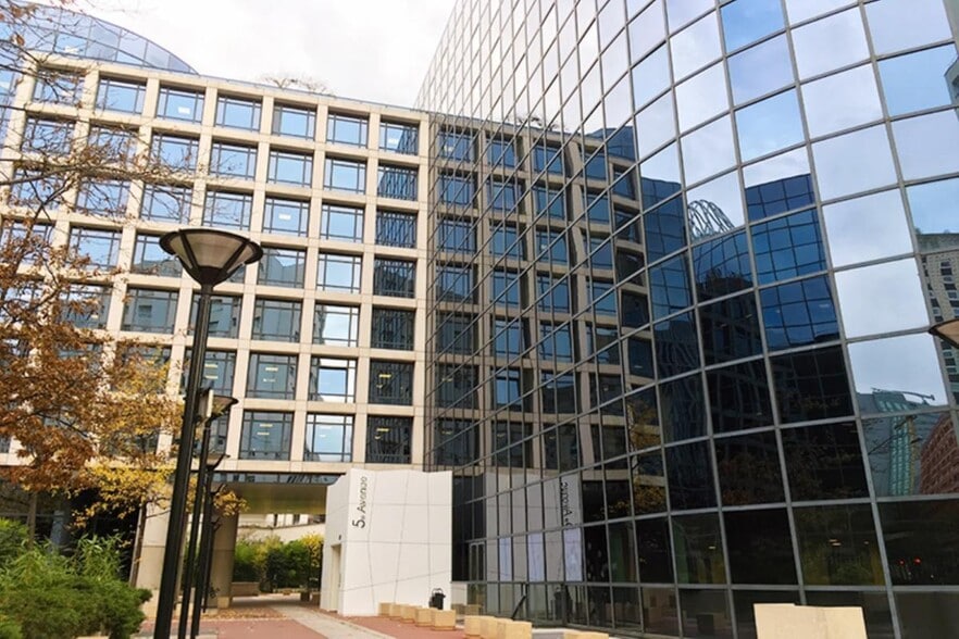47 Rue Louis Blanc, Courbevoie à louer - Photo de l’immeuble – Image 3 sur 9