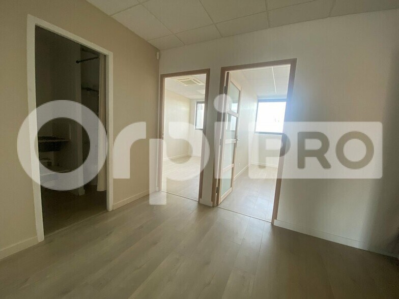 Bureaux/Médical dans Civrieux D Azergues à louer - Photo intérieure – Image 2 sur 10