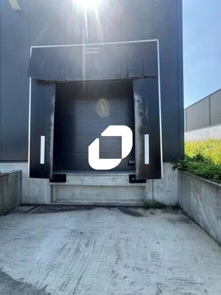 Local d’activités dans Escaudain à louer - Photo de l’immeuble – Image 3 sur 20
