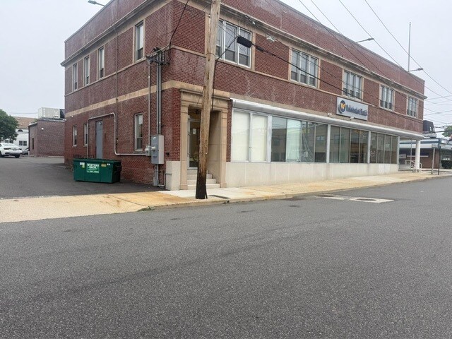120 S Franklin Ave, Valley Stream, NY à louer Photo de l’immeuble– Image 1 sur 2