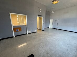 3032-3044 Tulare St, Fresno, CA à louer Photo intérieure– Image 2 sur 9