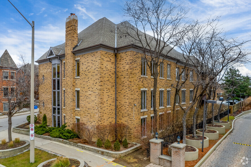 4255 Sherwoodtowne Blvd, Mississauga, ON à louer - Photo de l’immeuble – Image 2 sur 5