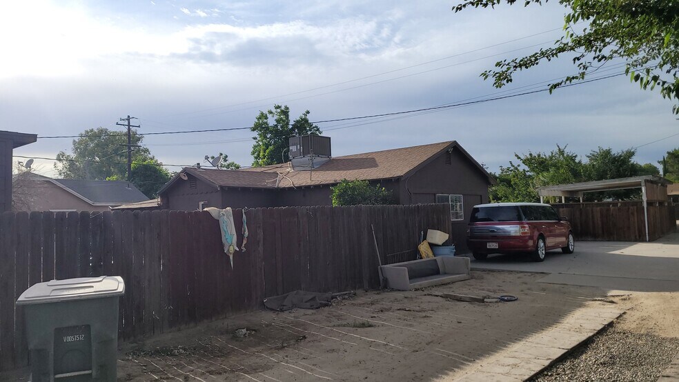 9820 Greenacres Dr, Bakersfield, CA à vendre - Photo de l’immeuble – Image 3 sur 14