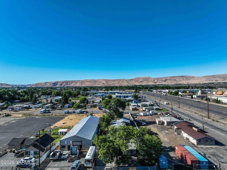 2107 E Mead Ave, Yakima, WA à vendre - Photo de l’immeuble – Image 1 sur 33