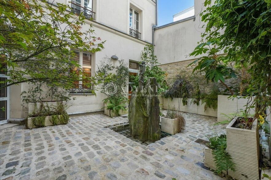 14 Rue Saint-Benoît, Paris à louer - Photo de l’immeuble – Image 3 sur 8