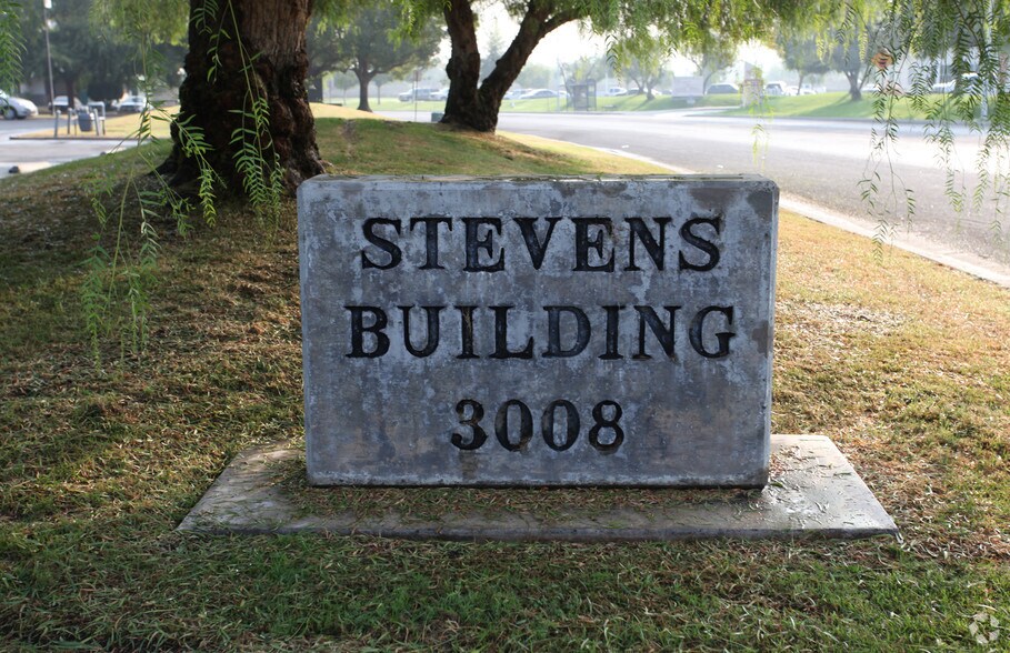 3008 Sillect Ave, Bakersfield, CA à vendre - Photo de l’immeuble – Image 2 sur 38