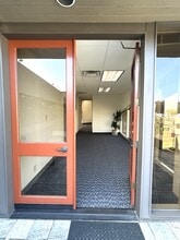 3700 Campus Dr, Newport Beach, CA à louer Hall d’entrée– Image 1 sur 13