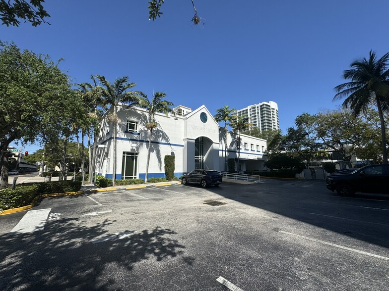 200 NE 3rd Ave, Fort Lauderdale, FL à louer - Photo de l’immeuble – Image 2 sur 9