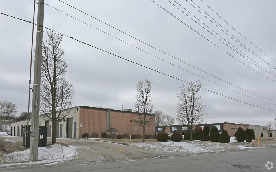 140 McGovern Dr, Cambridge, ON à louer - Photo principale – Image 1 sur 3