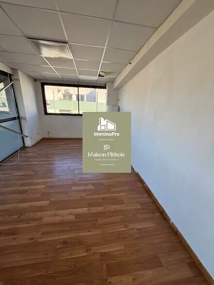 Bureau dans Six-Fours-les-Plages à louer - Photo intérieure – Image 2 sur 3