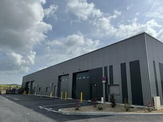 Plus de détails pour Local d'activités à louer