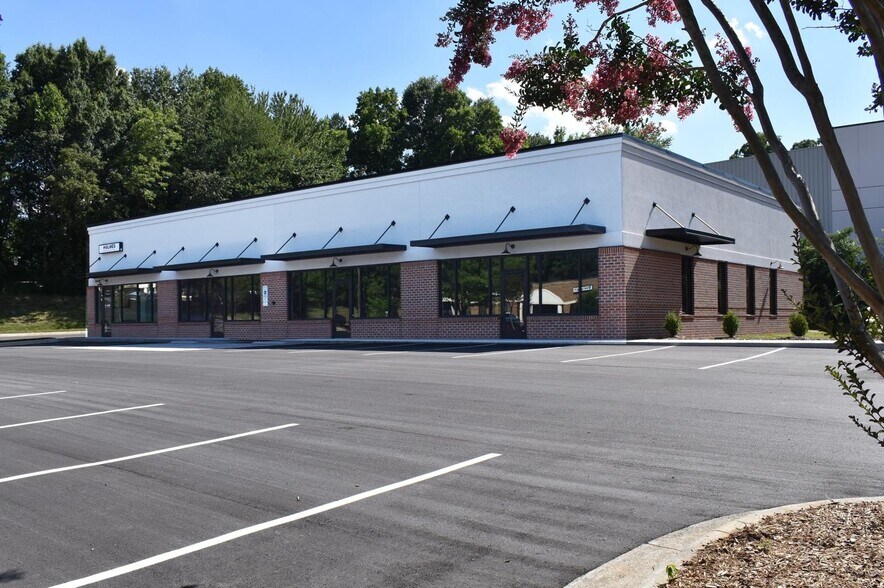 1070-1076 13th St SE, Hickory, NC à louer - Photo de l’immeuble – Image 1 sur 1