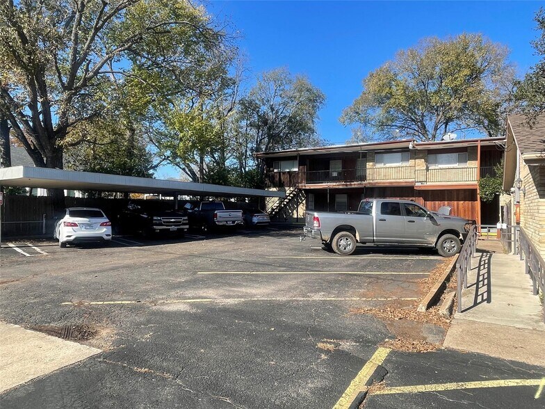 322 S Waco St, Weatherford, TX à vendre - Photo de l’immeuble – Image 2 sur 19