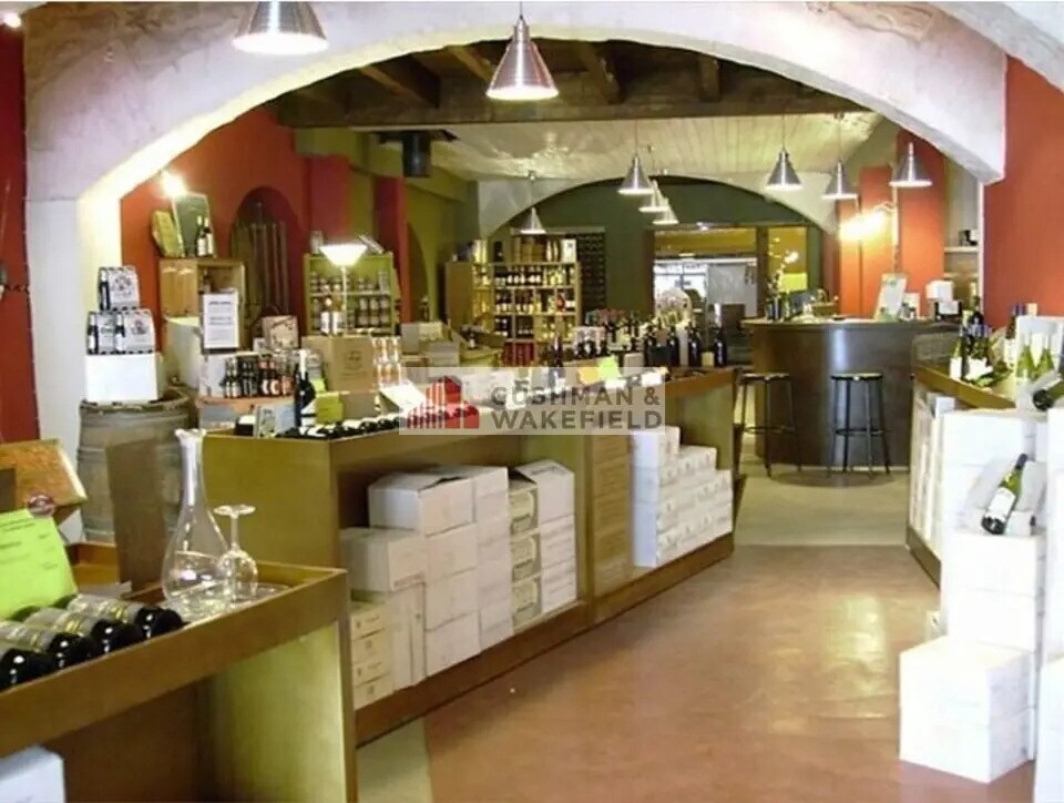 Local commercial dans Nîmes à louer Photo intérieure– Image 1 sur 4