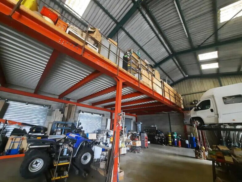 Local d’activités dans MARCILLY-D'AZERGUES à louer - Photo intérieure – Image 3 sur 11