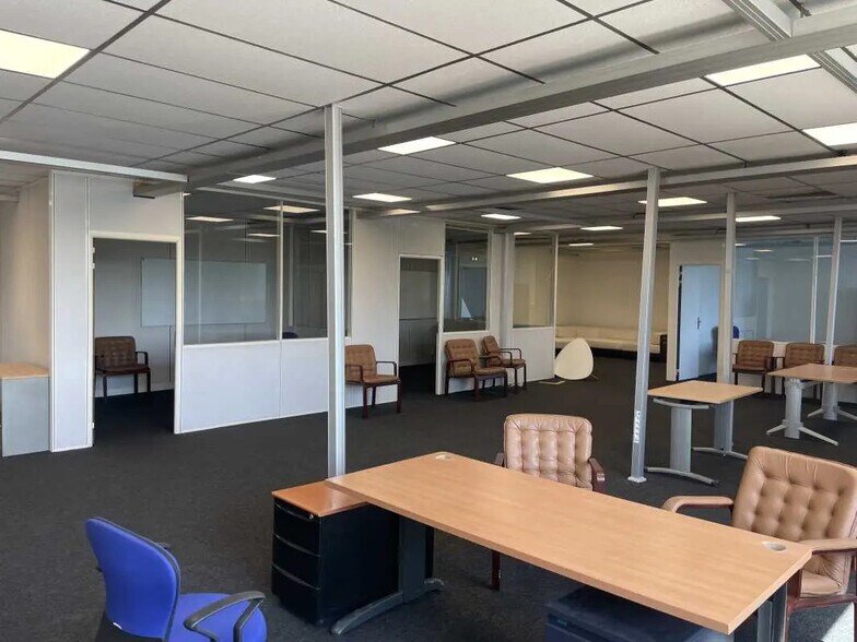 Bureau dans Senlis à louer - Photo de l’immeuble – Image 3 sur 5