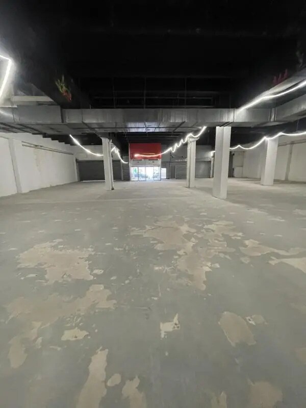 Local commercial dans Asnières-sur-Seine à louer Photo intérieure– Image 1 sur 14