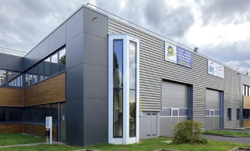 Local d’activités dans Sainte-Geneviève-des-Bois à louer Photo de l’immeuble– Image 1 sur 4