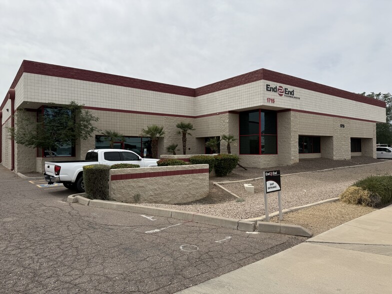 1715 W Sunrise Blvd, Gilbert, AZ à louer - Photo de l’immeuble – Image 1 sur 6