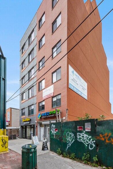 6527 Roosevelt Ave, Woodside, NY à vendre - Photo de l’immeuble – Image 2 sur 12