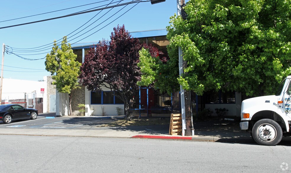 601 Taylor Way, San Carlos, CA à louer - Photo de l’immeuble – Image 3 sur 3