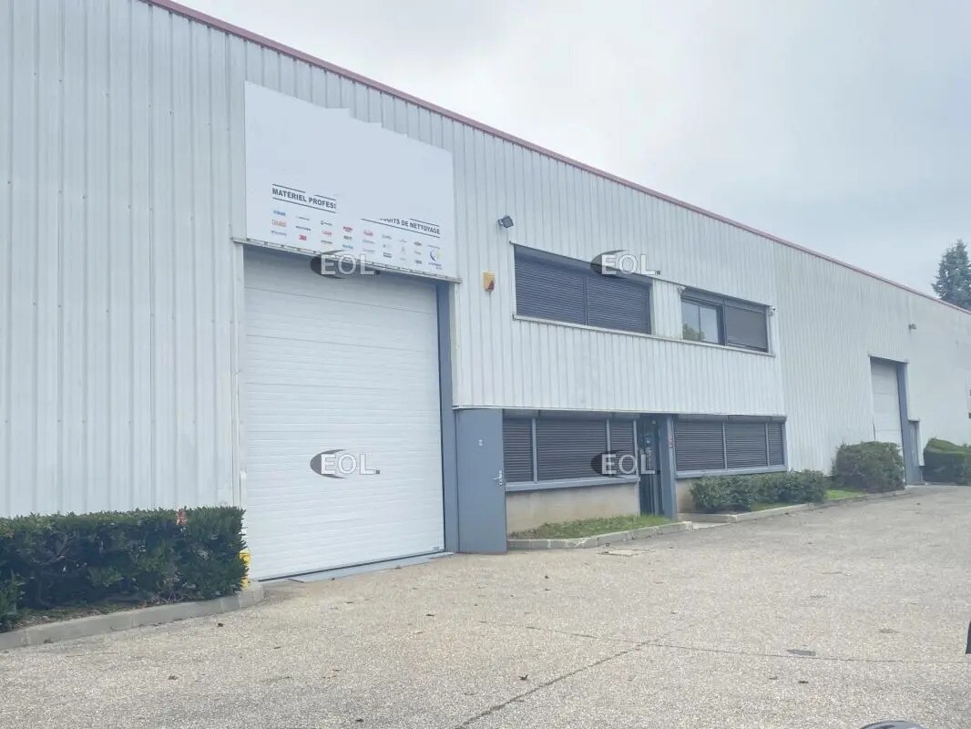 Local d’activités dans Vénissieux à louer Photo de l’immeuble– Image 1 sur 14