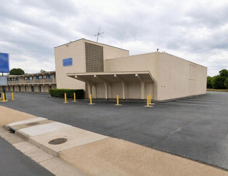 6045 Jefferson Ave, Newport News, VA à louer - Photo de l’immeuble – Image 3 sur 7