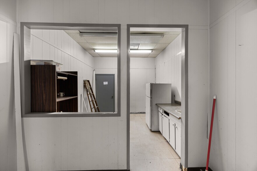 2058 Hollywood Dr, Jackson, TN à vendre - Photo intérieure – Image 2 sur 25