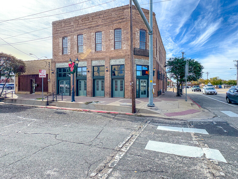 100 W Corsicana St, Athens, TX à louer - Photo de l’immeuble – Image 2 sur 48