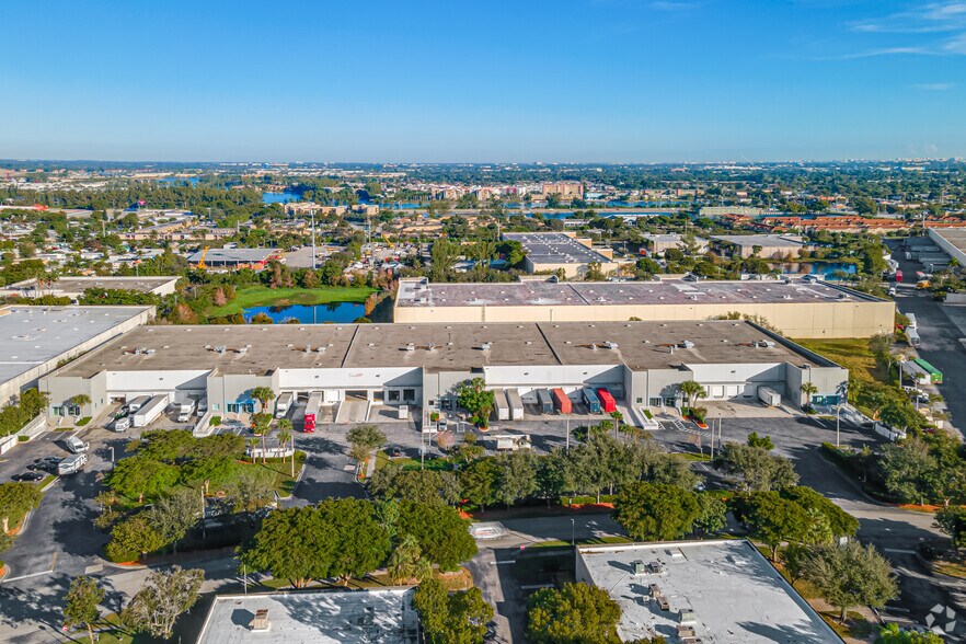 2101-2131 Park Central Blvd N, Pompano Beach, FL à louer - Aérien – Image 2 sur 6