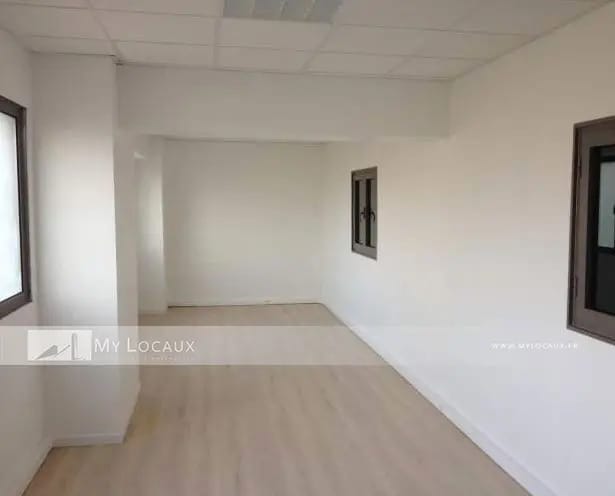 Local d’activités dans Villeneuve-la-Garenne à louer - Photo intérieure – Image 3 sur 6