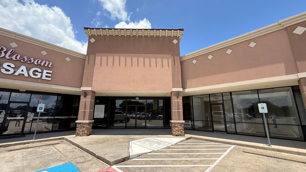 6725 Atascocita Rd, Humble, TX à louer - Photo de l’immeuble – Image 1 sur 12