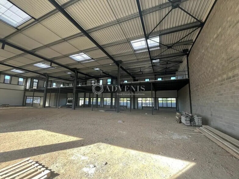 Local d'activités dans Buchelay à vendre - Photo de l’immeuble – Image 3 sur 8